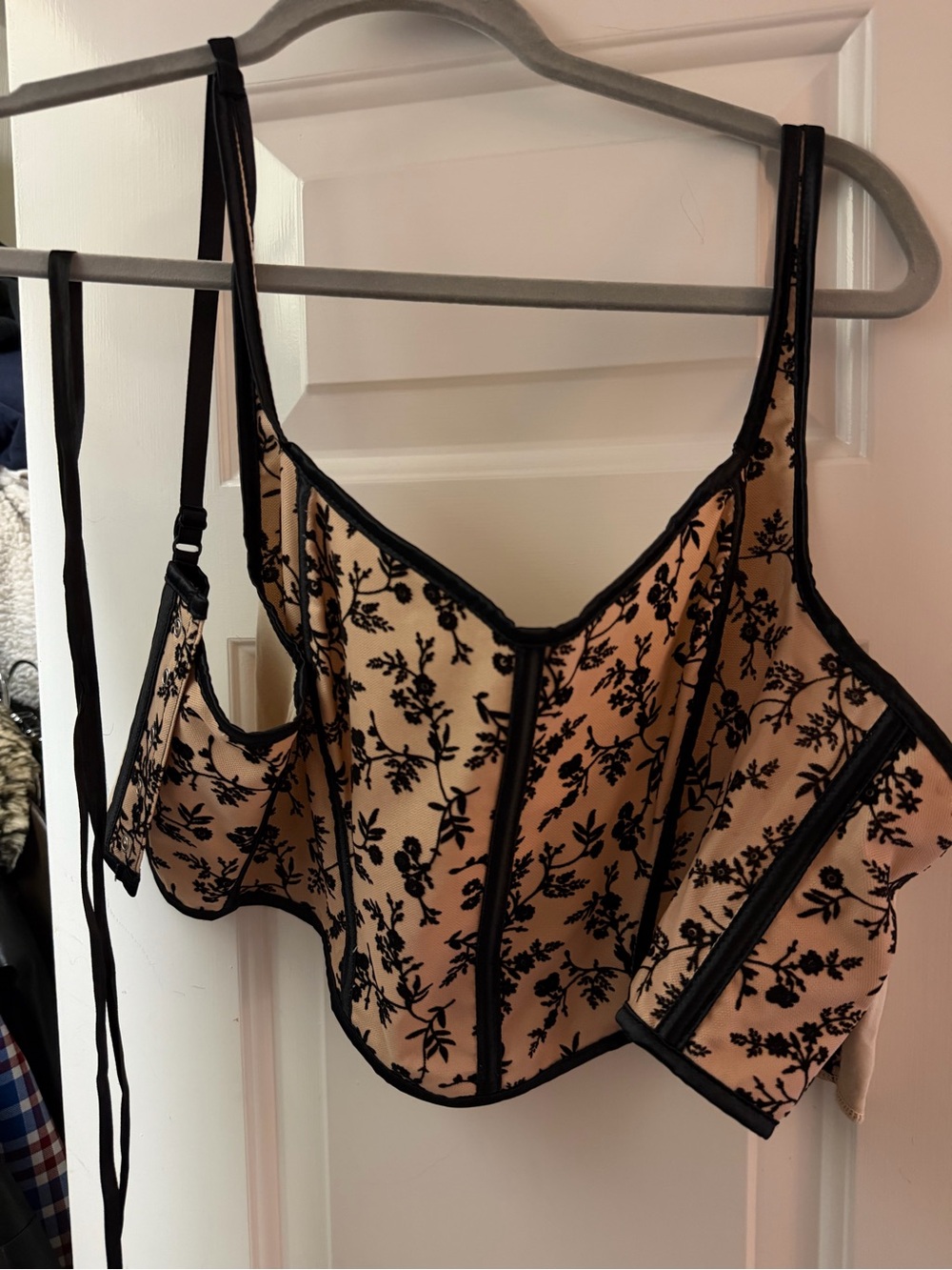 SHEIN Black Floral Lace Bustier on Beige Base